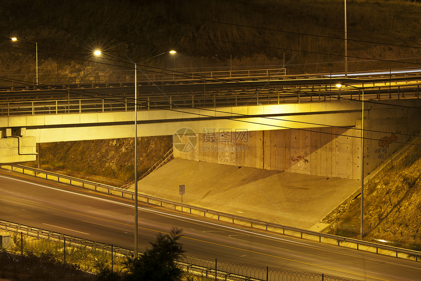 夜间交通方式公路路灯照片曲线设备旅行运输驾驶尾灯图片