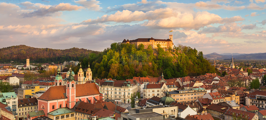 卢布尔雅那 斯洛文尼亚 欧洲的全景城市教会国家场景日落天线城堡地标目的地天际图片