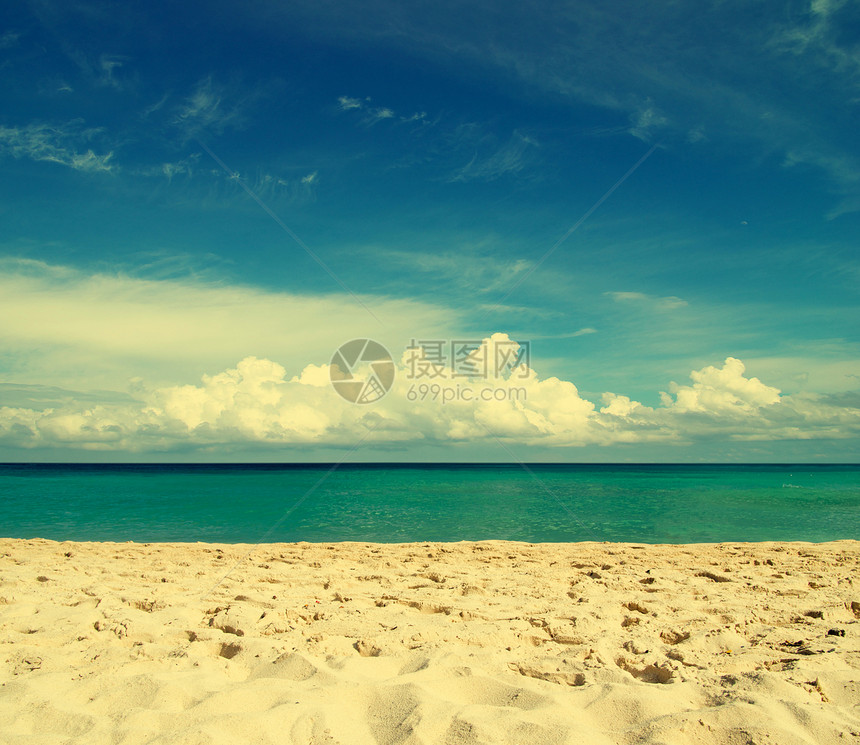 沙滩和热带海放松冲浪海岸天堂旅行支撑太阳天空晴天海洋图片