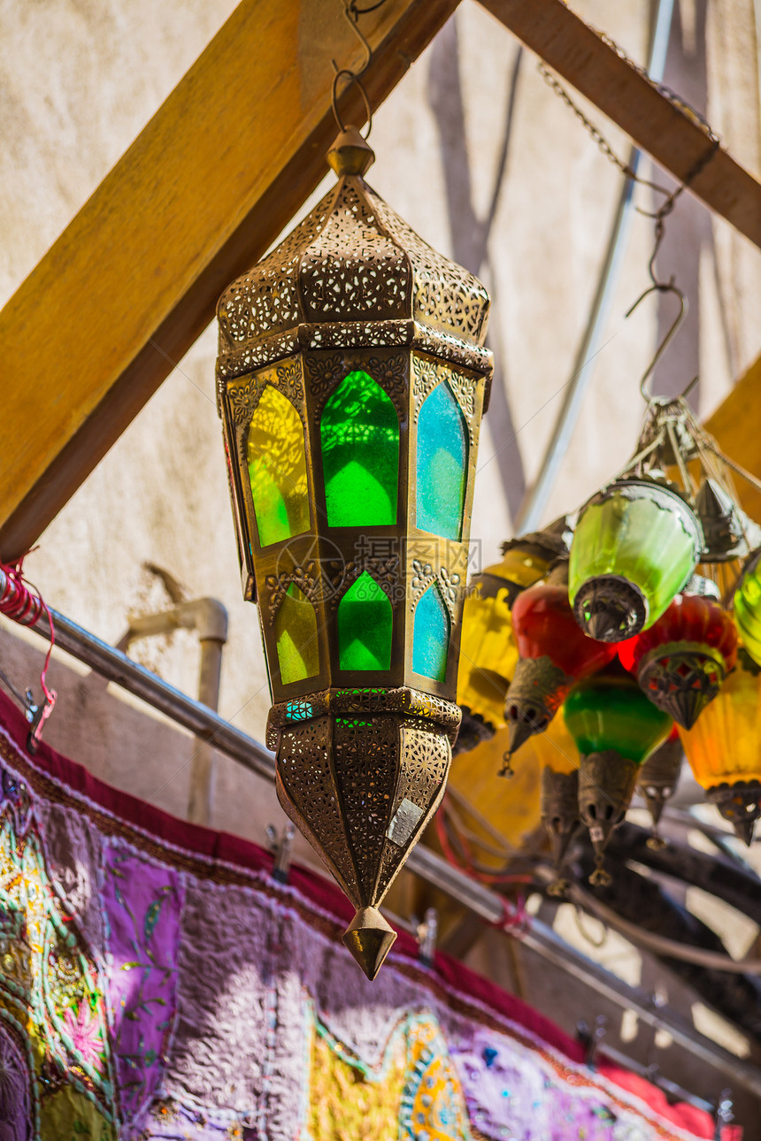 迪拜市的阿拉伯街道灯笼艺术建筑学玻璃文化金属街道路灯灯泡图片