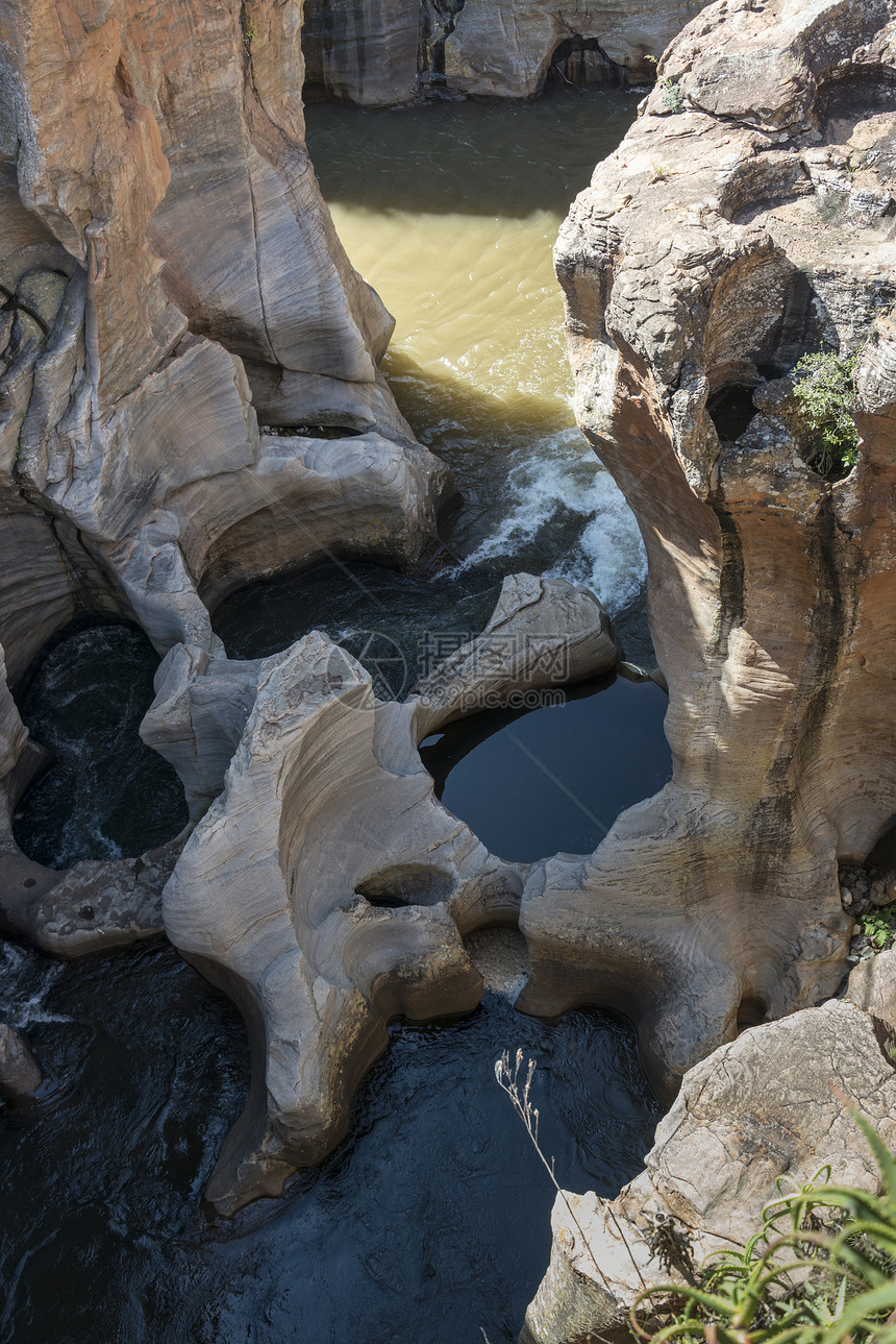 非洲南部的波尔克斯河水坑洞岩石漩涡地质学荒野溪流风化编队基岩峡谷运气图片