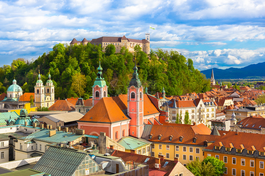 卢布尔雅那 斯洛文尼亚 欧洲的全景爬坡城市城堡街道国家太阳中心天线景观教会图片