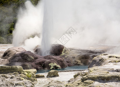 热凝热器区域旅游公园岩石火山发泄喷泉蒸汽地热风景高清图片