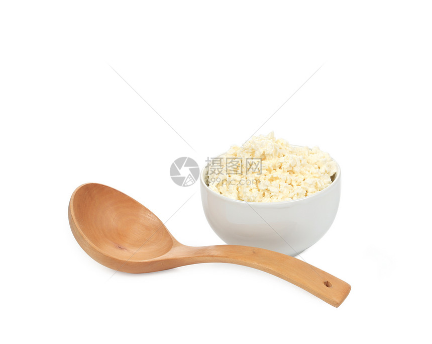 用勺子把奶酪装在碗里食物产品乡村奶制品木头盘子小屋农场营养饮食图片