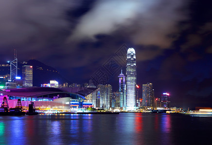 香港市晚上风景公司渡船办公室建筑金融港口市中心城市地标公司的高清图片素材