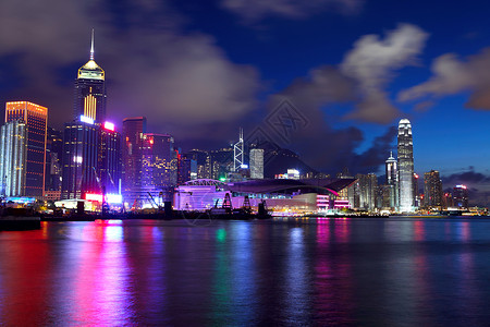 夜里香港市风景摩天大楼港口地标办公室渡船建筑公司金融天际海景云景高清图片素材
