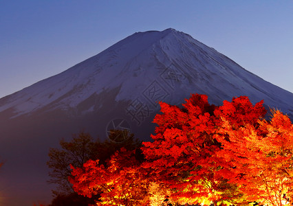 富士山 含石灰高清图片