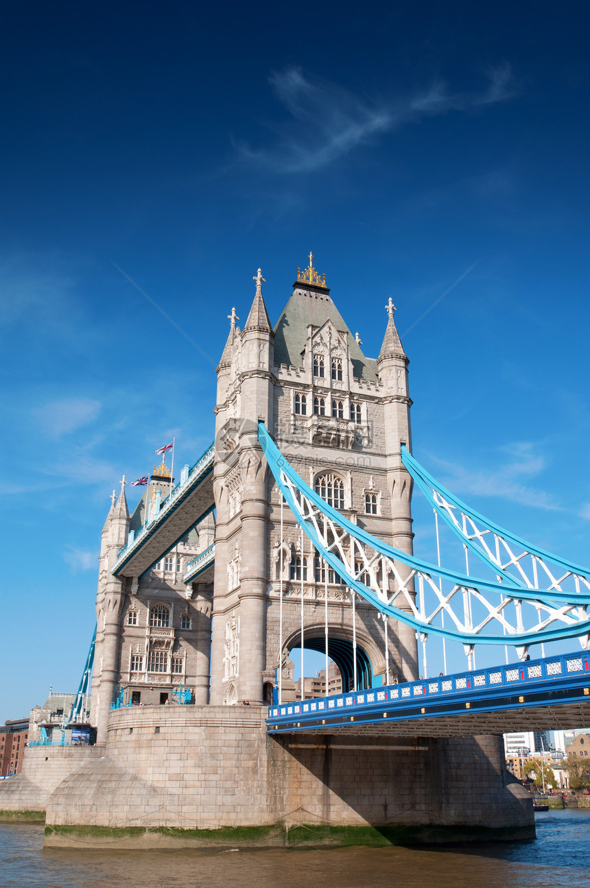 联合王国伦敦塔桥阳光国家建筑学游客蓝色石头地标纪念碑花岗岩天空图片