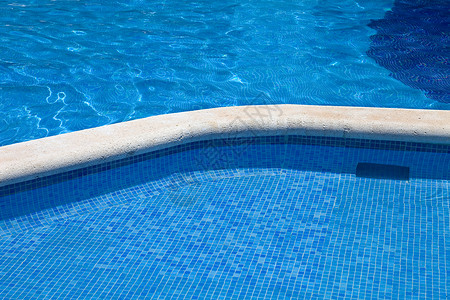 游泳池闲暇反射喜悦阳光娱乐蓝色温泉水池旅行边界背景图片