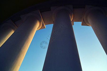 科隆纳德colonnade蓝天柱子古建筑城市背景图片