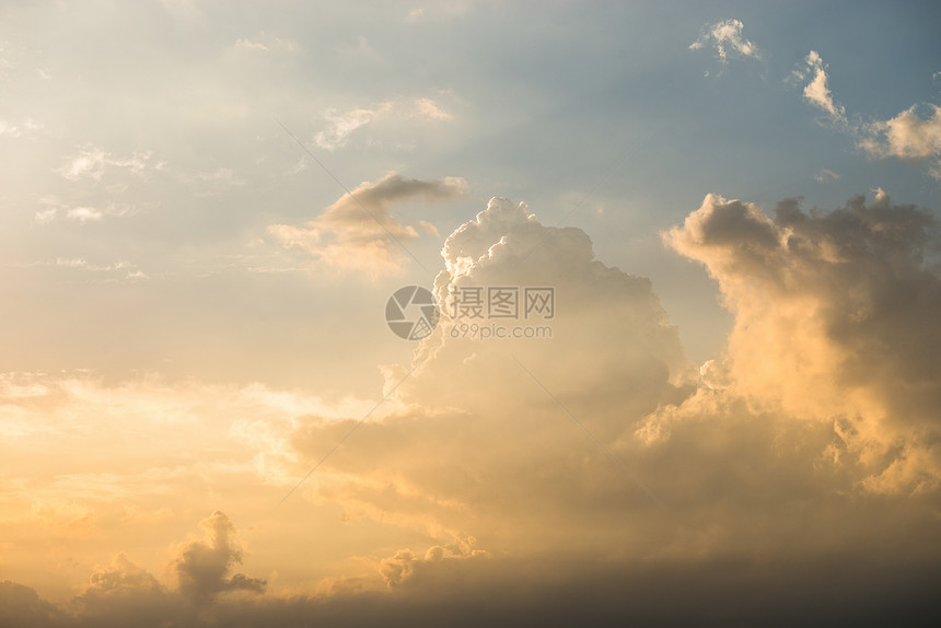 天空与云和太阳阳光云景季节臭氧风景柔软度蓝色场景气候天气图片