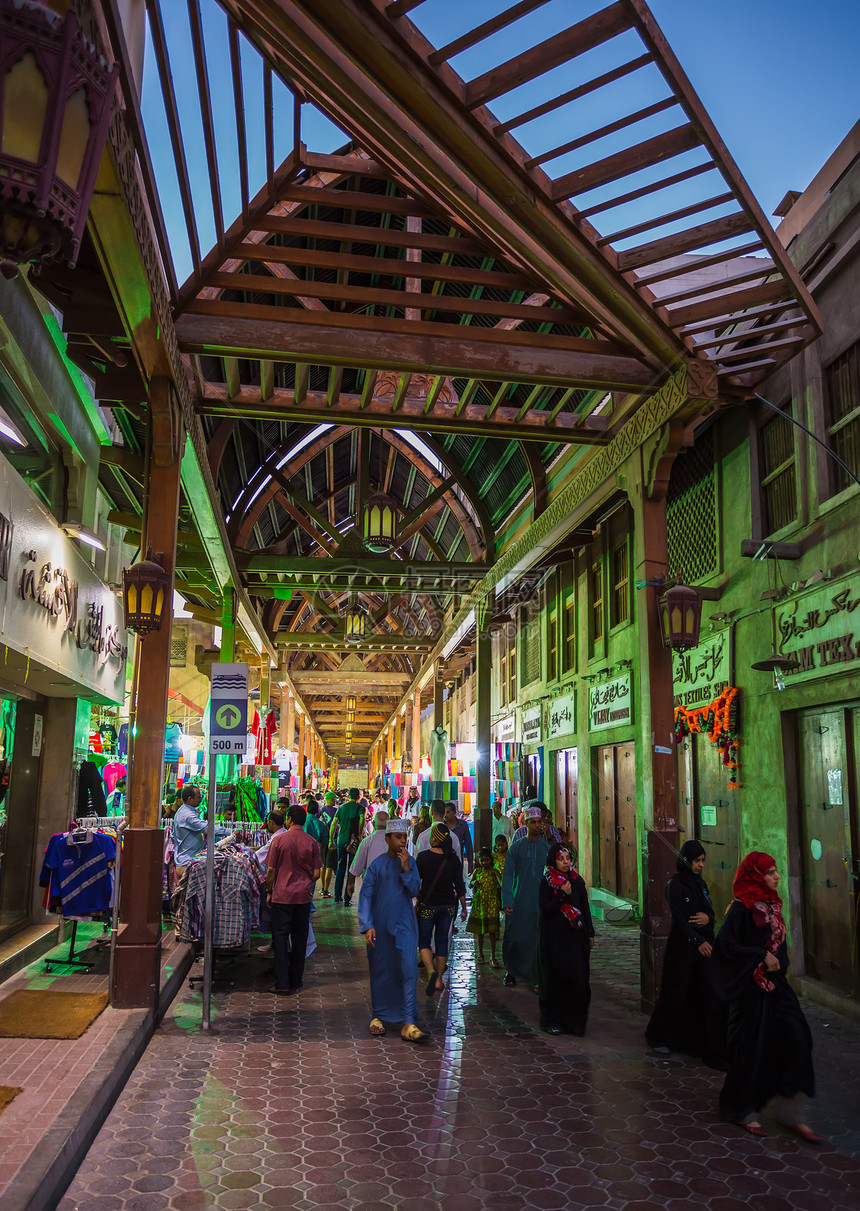 迪拜旧街的阿拉伯街道楼梯市场建筑窗户石头历史性脚步隧道古董旅游图片