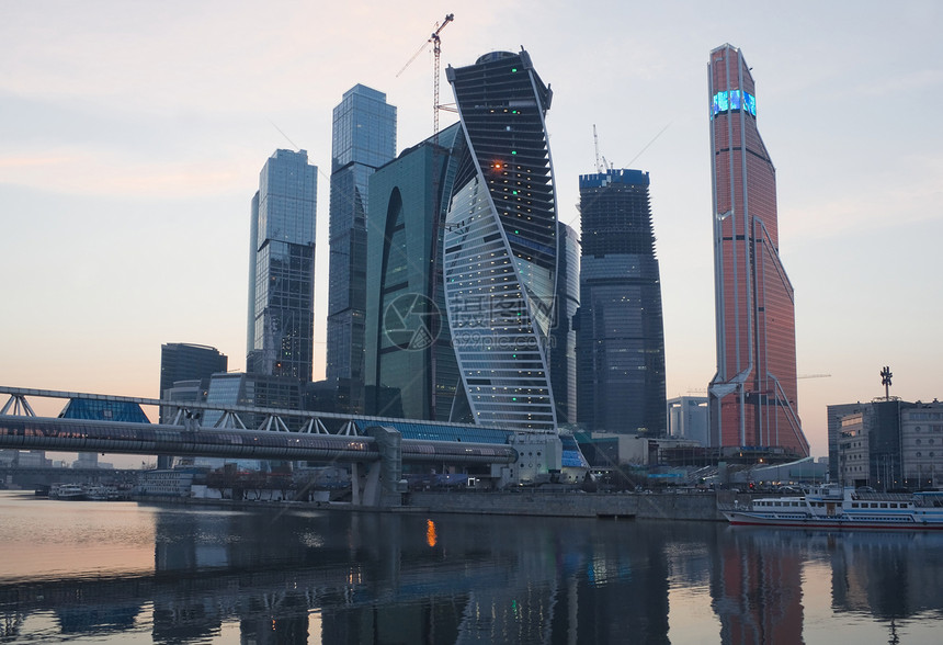 日落时莫斯科商业中心图片