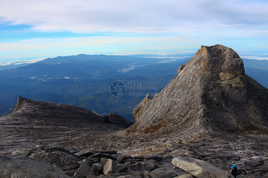 科塔克里雅巴卢国家公园的山峰攀登蓝色远足旅行遗产风景游客高度首脑丛林大本营图片