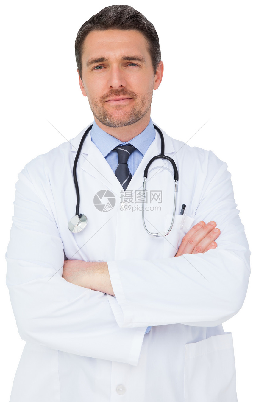年青英俊的年轻医生 举着横穿双臂卫生服务从业者职业专家保健制服实验医疗男人图片