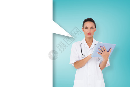 使用有言语泡沫的平板电脑 Pc 美护士综合图像束腰插图棕色药片头发女士蓝色女性专注绘图背景图片