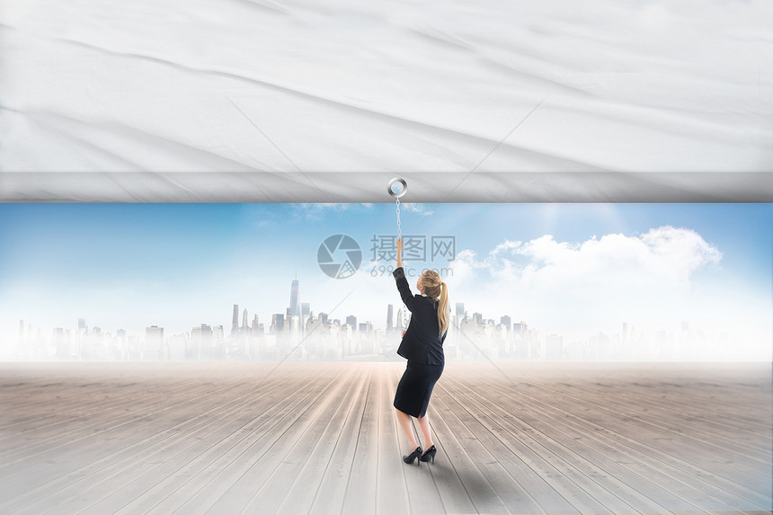 商业女商务人士的复合图像拉着白色屏幕头发女性牵引窗帘人士景观计算机地平线城市女士图片