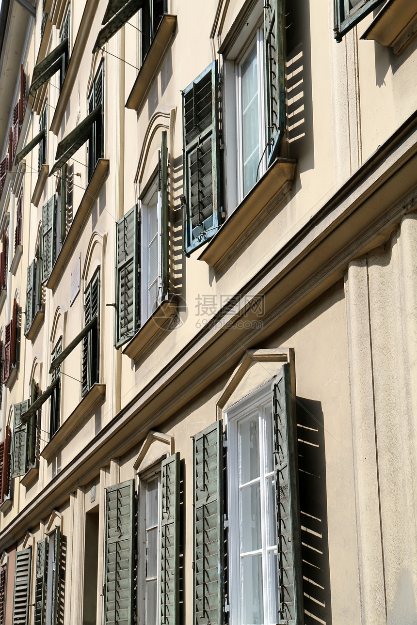 格拉茨的旧窗口窗户历史建筑学古董房地产历史性建筑快门太阳图片