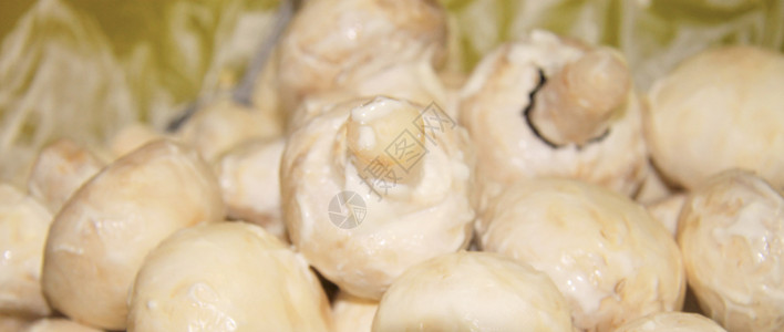 准备做饭的马酒香皮尼昂蘑菇资源烹饪杂货店市场白色营养食物宏观收成蔬菜背景图片