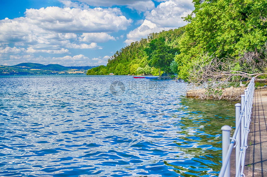 布拉卡诺湖观察全景湖水旅游寂寞湖景蓝色景观风景旅行图片
