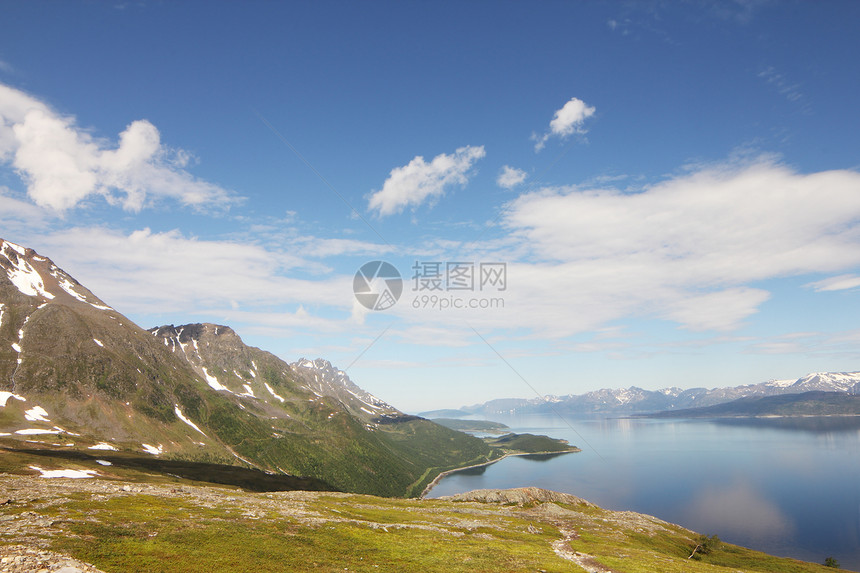 挪威北部地貌景观石头山脉峡湾旅行旅游晴天蓝色岩石风景海岸图片