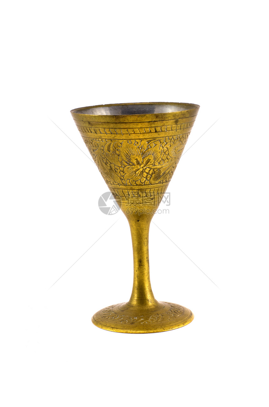 白色上孤立的古董装饰性黄铜杯图片