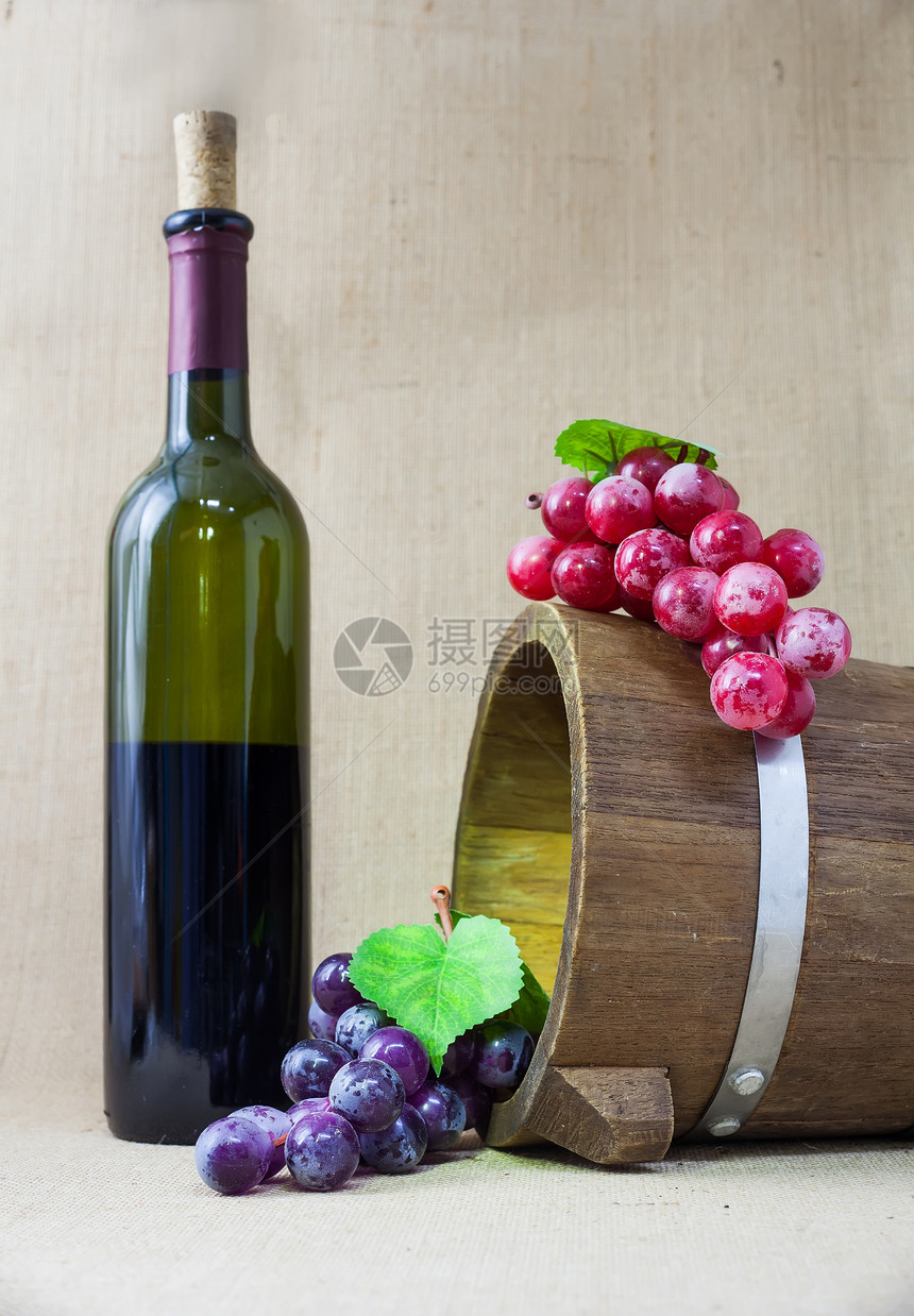 红酒和葡萄水果菜单食物酒杯营养软木藤蔓静物餐厅蓝色图片