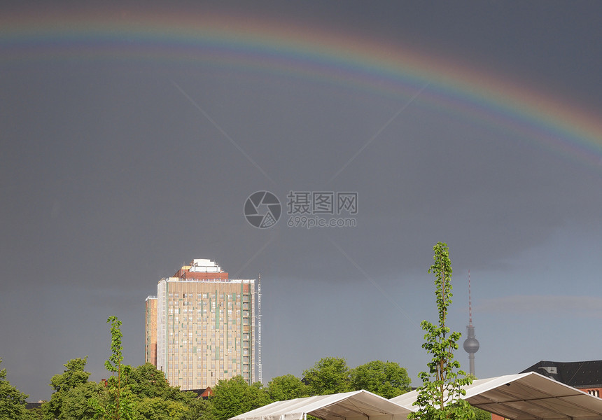 彩虹天空液体下雨蓝色风暴下雨天天气图片