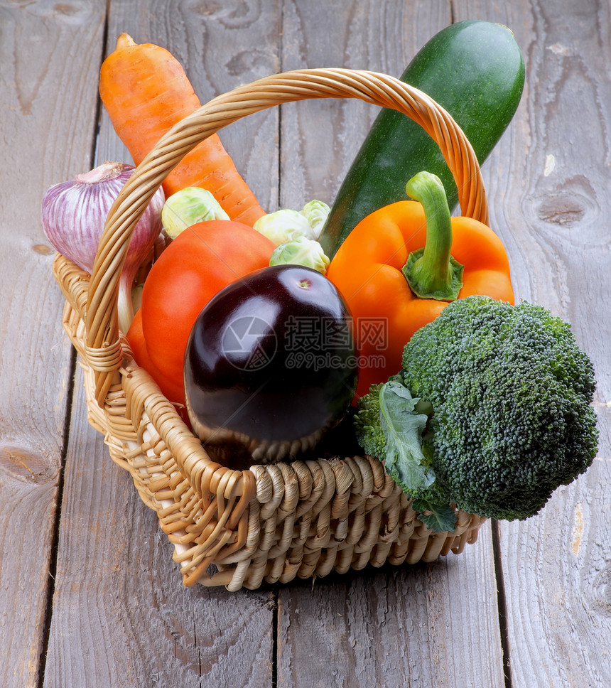 蔬菜篮子营养农贸市场柳条饮食茄子食品抗氧化紫色乡村素食图片
