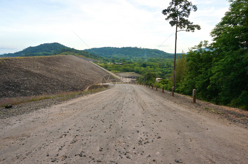 从大坝到下水道的公路图片