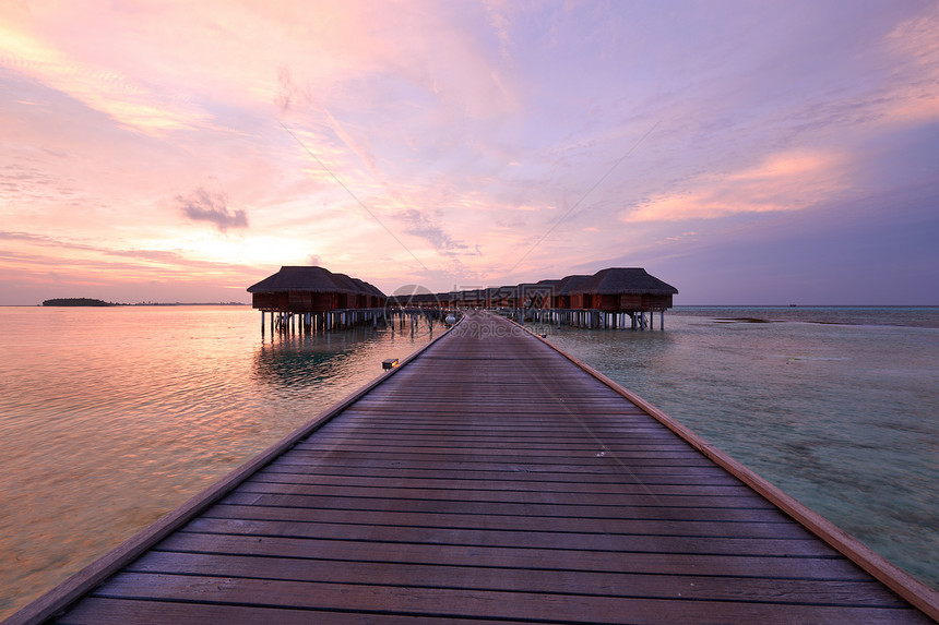 马尔代夫海滩日落平房奢华海岸线天空平台别墅海景日出假期旅行图片
