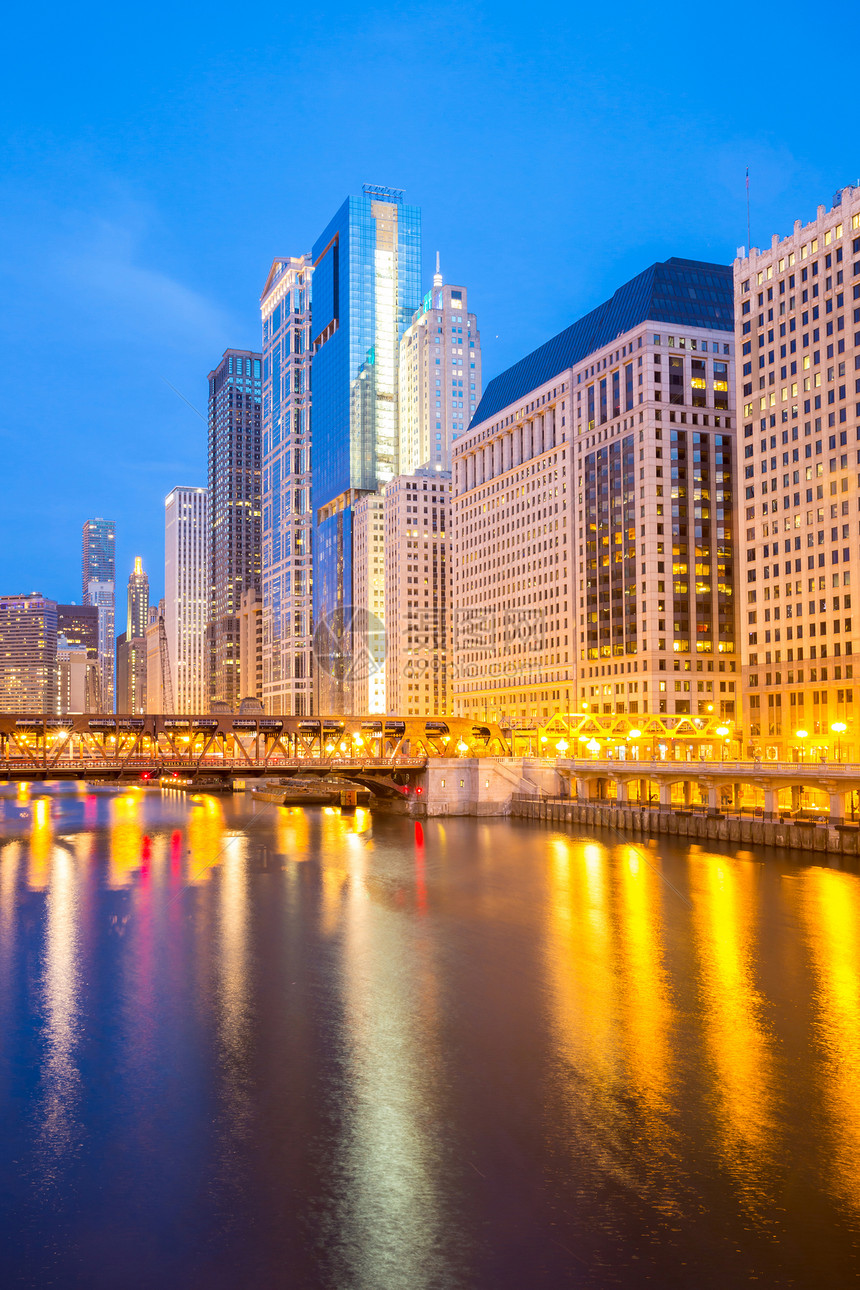 芝加哥市中心与里河景观金融摩天大楼办公楼结构建筑学目的地外观日落办公室图片
