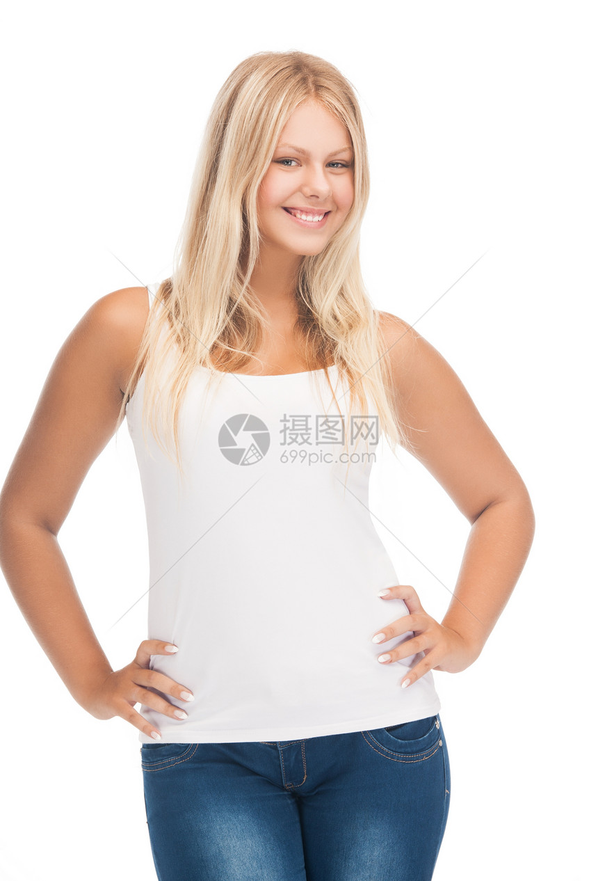 穿白白白色T恤衫的少女棉布学生快乐女性打印数字胸部青少年重量牛仔裤图片