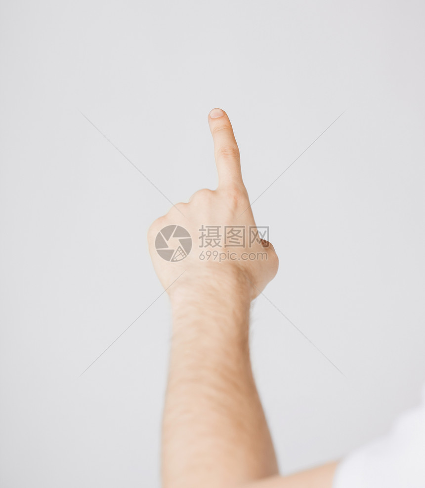 男人用手指着什么东西男性操作展示注意力警告手臂禁令按钮导航公告图片