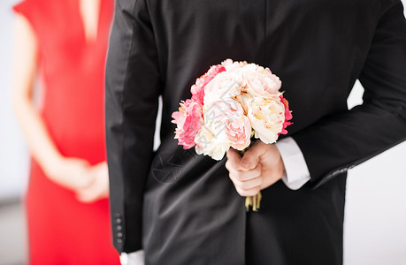 藏花束的人婚姻玫瑰夫妻牡丹导游服务丈夫礼物男朋友妈妈们花的高清图片素材