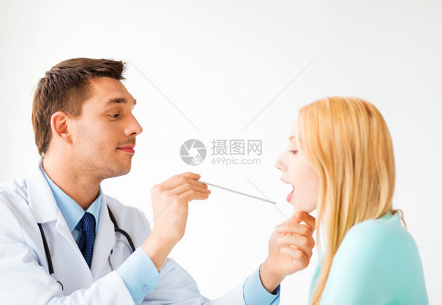 有病人的男男性医生考试从业者情况家庭医师护理人员专家会议鼻子医疗保险图片