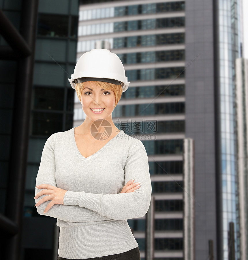 戴头头盔的女性女承包商快乐财产工作工程师建设者商业成人开发商建筑中心图片