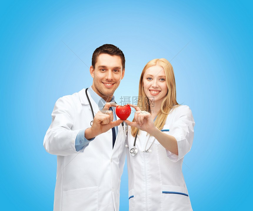 带着心脏的微笑的医生心脏病学家帮助援助疾病生活心脏病学药品医务人员女士专家殴打图片
