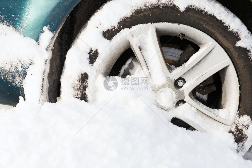 车轮被困在雪中牵引力天气安全季节车辆雪花封锁打扫工作汽车图片