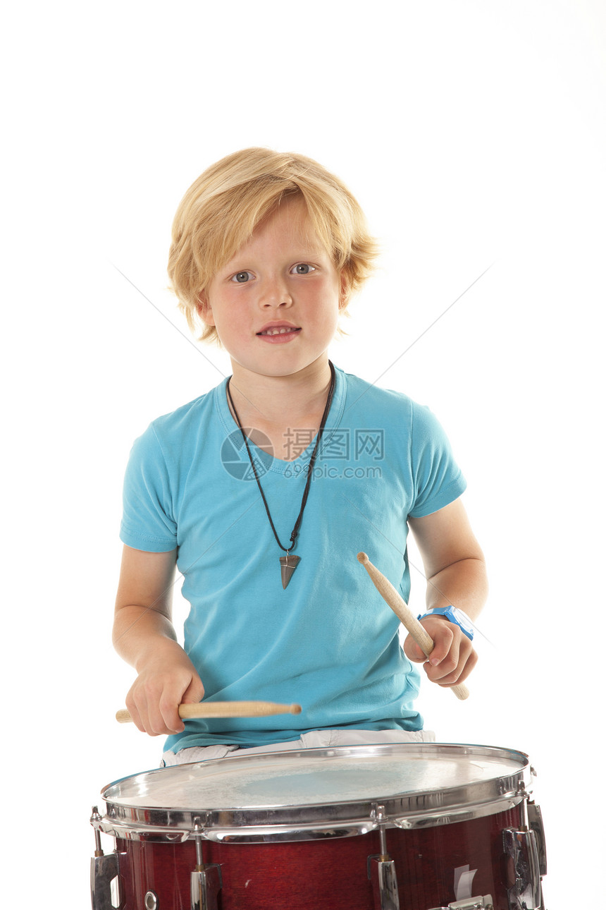 青年男孩鼓鼓白色幸福男性乐趣鼓手合金男生孩子学习小鼓图片