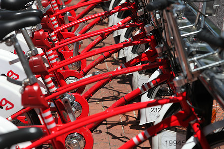 城市自行车泊车红色风光运输都市服务城市生活背景图片
