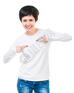 欢笑的黑发女人美甲裙子夹克牛仔裤空间女性刻字微笑白色短发背景图片