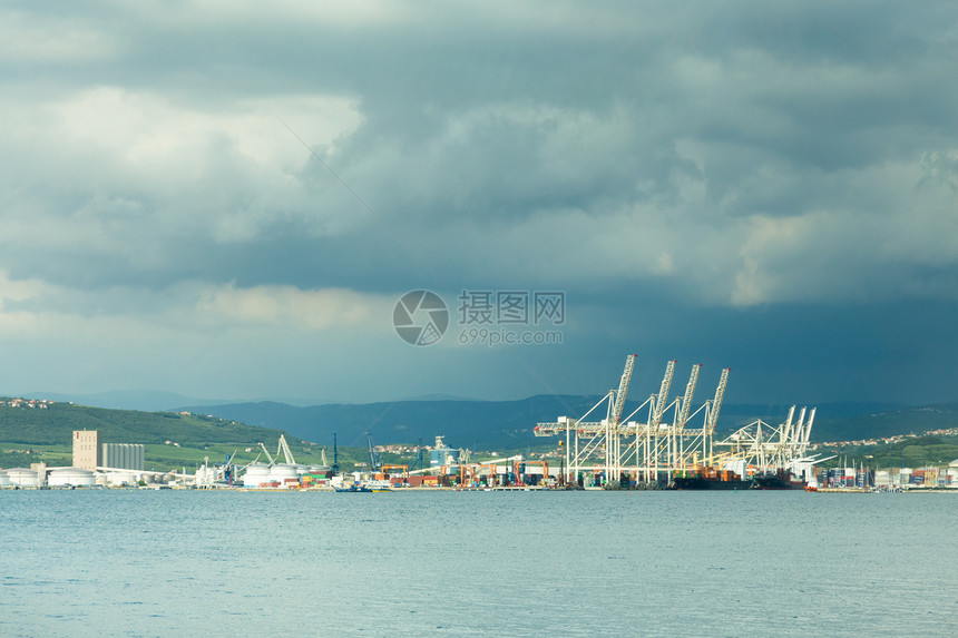 欧洲斯洛文尼亚科珀港物流船舶风暴货物运输出口血管贸易码头起重机图片