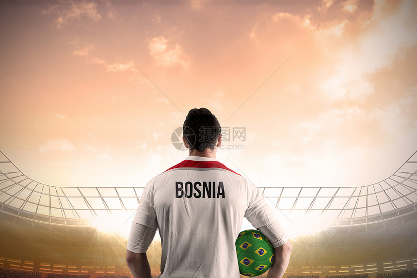 波斯尼亚足球运动员的球手运动蓝色聚光灯绘图橙子体育场运动服球衣世界活动图片