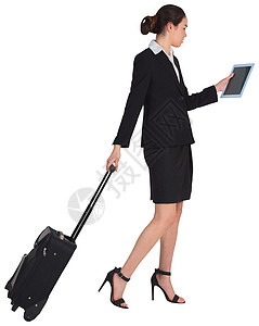 女商务人士拉起她的手提箱 拿着平板电脑背景图片