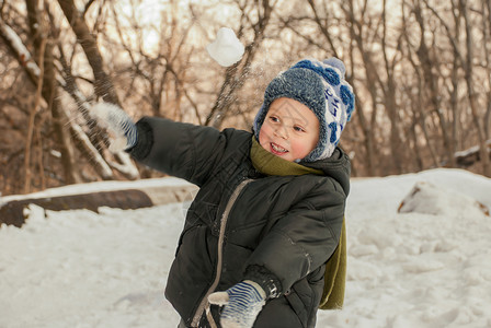 滚雪球玩打雪球游戏背景