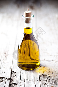 瓶装新鲜橄榄油太阳黄色香气瓶子油壶面包晴天绿色水果玻璃背景图片
