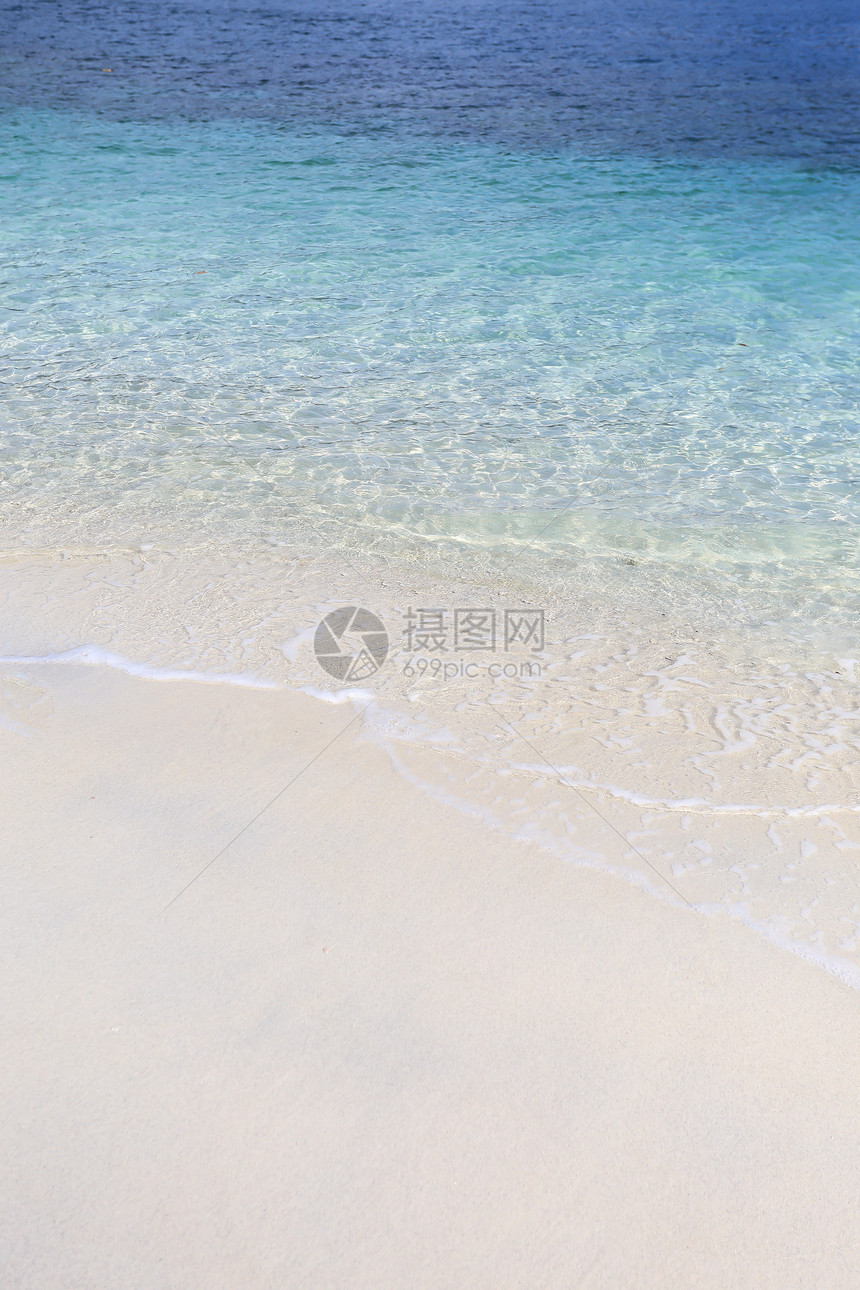 沙滩和马曼海阳光天空太阳旅行假期海岸冲浪放松天堂海浪图片