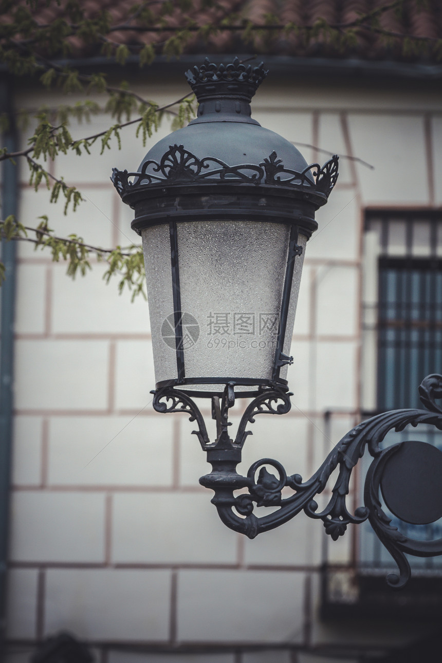 带有装饰性金属的传统街灯蓬勃发展气体建筑学城市力量灯柱照明青铜历史性文化街道图片