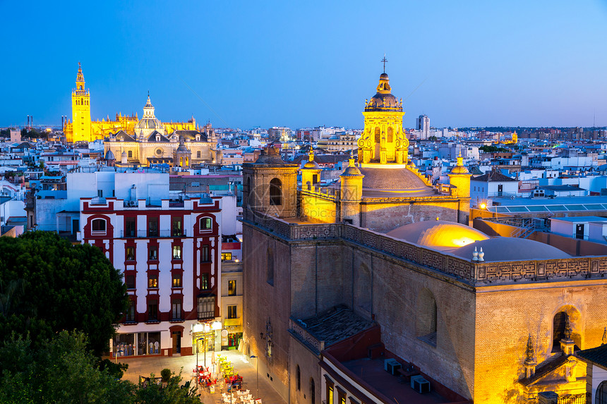 西班牙黄昏的塞维利亚大教堂场景建筑学市中心城市世界正方形地标阳伞化身建筑图片